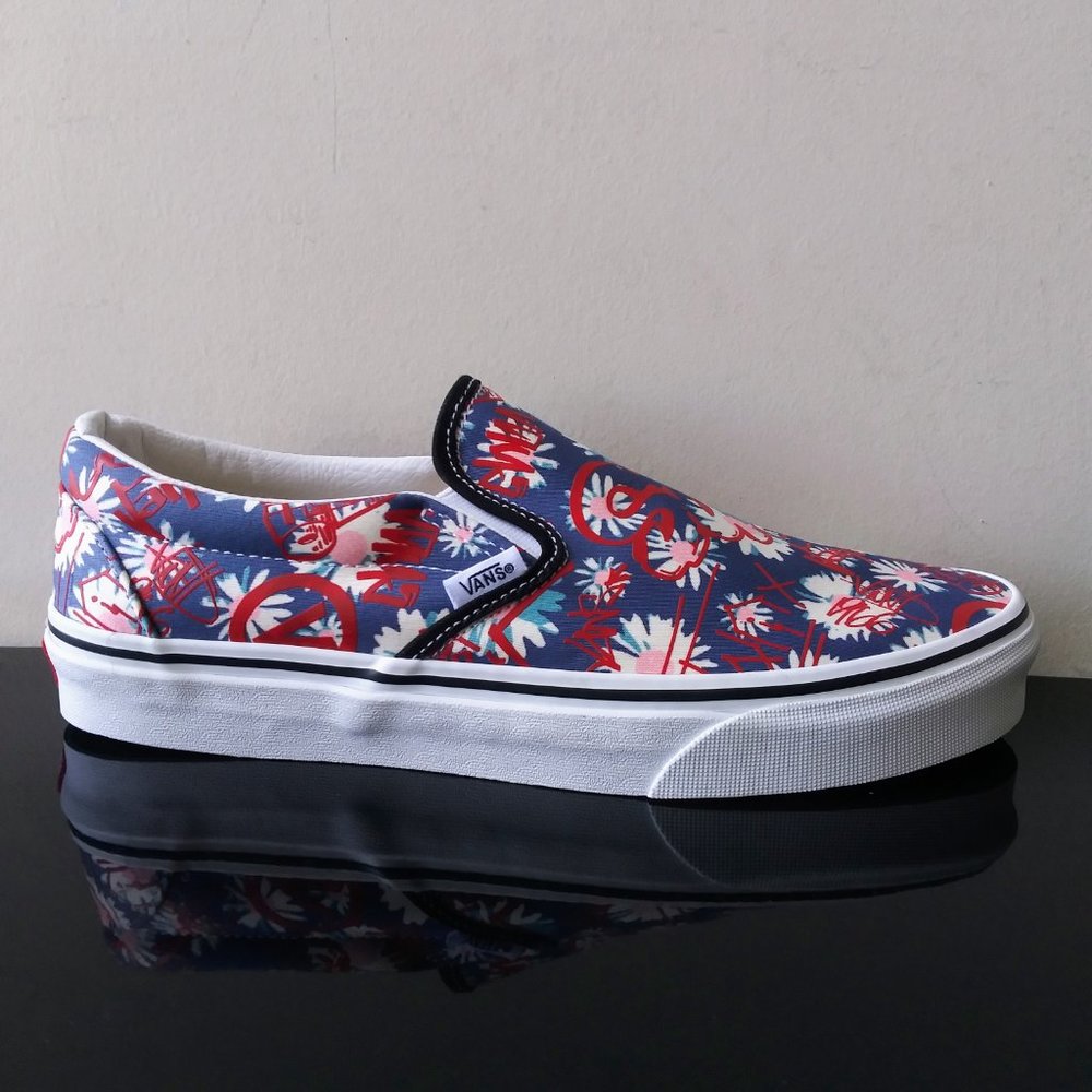 Vans Men's Classic Slip-On Vans Crew Canvas Sneaker